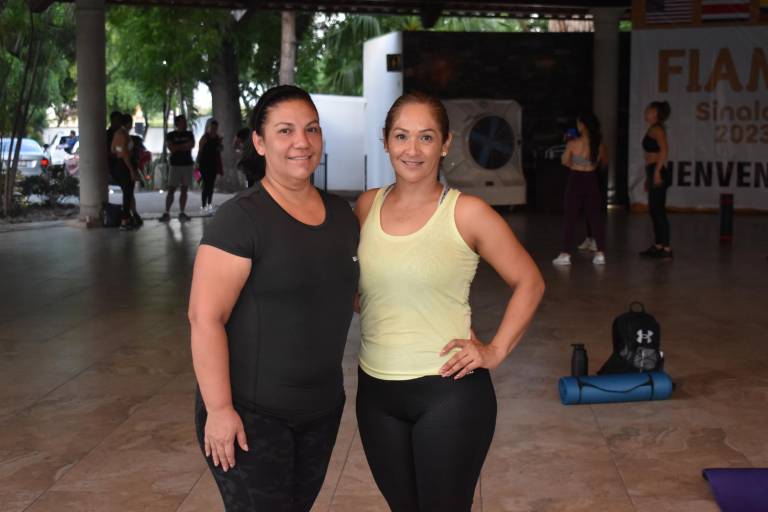 Disfrutan miembros de Ludus Magnus y FIAMA de una sesión de acondicionamiento masivo