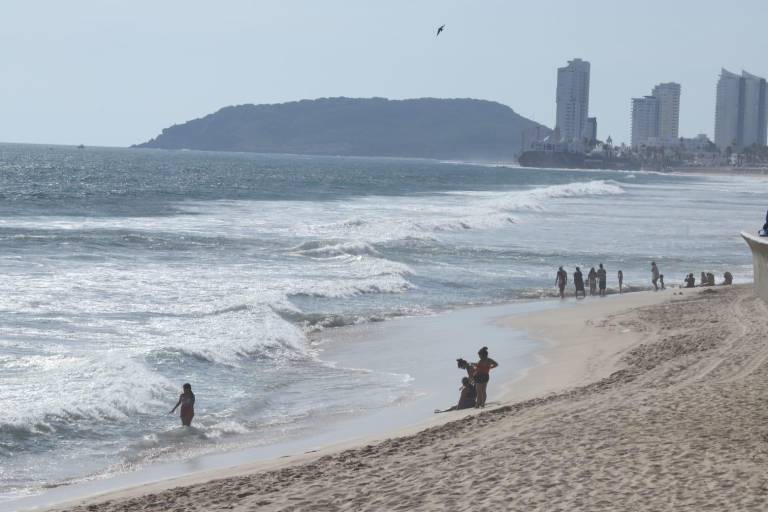 Mazatlán disfruta de un día soleado mientras la tormenta Carlotta se aleja del Pacífico