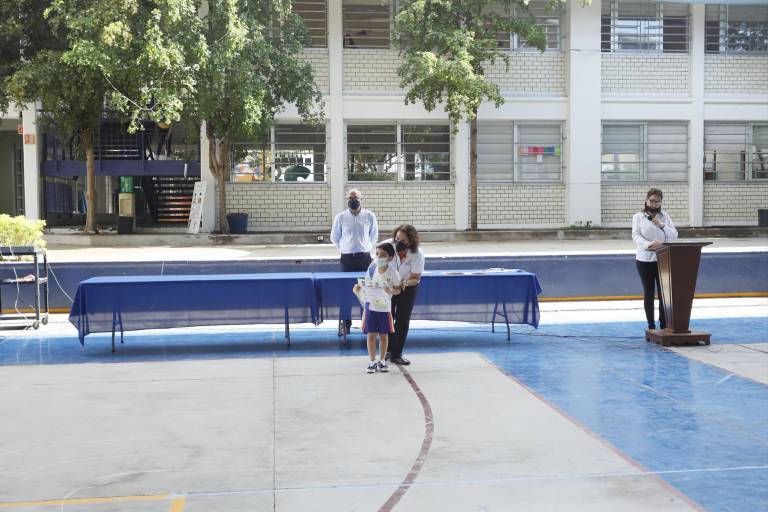 Reconocen su constancia y disciplina en la Escuela Activa Integral