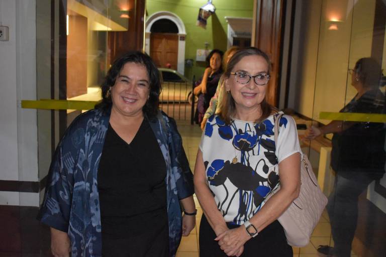 Acompañan a Cecilia Pablos en la presentación de su libro ‘Galbare’