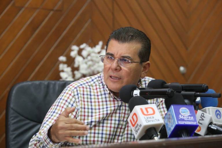 Alcalde dice que policías de Mazatlán han regresado dinero de extorsiones