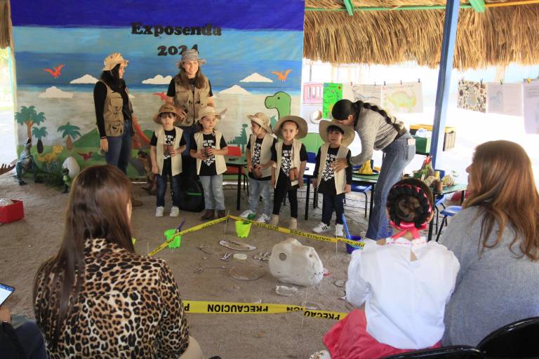 Participan papás, alumnos y maestros en la ExpoSenda