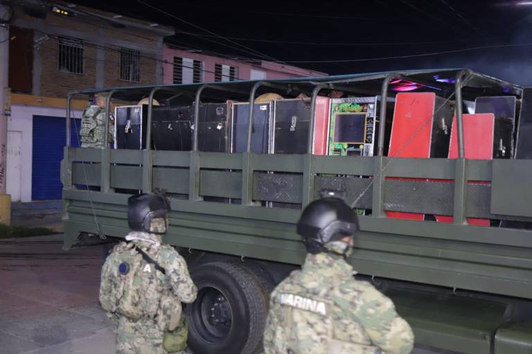 Fuerzas federales arrancan decomiso de máquinas tragamonedas en Mazatlán