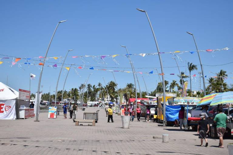 Lamentan comerciantes de Altata bajas ventas en Semana Santa