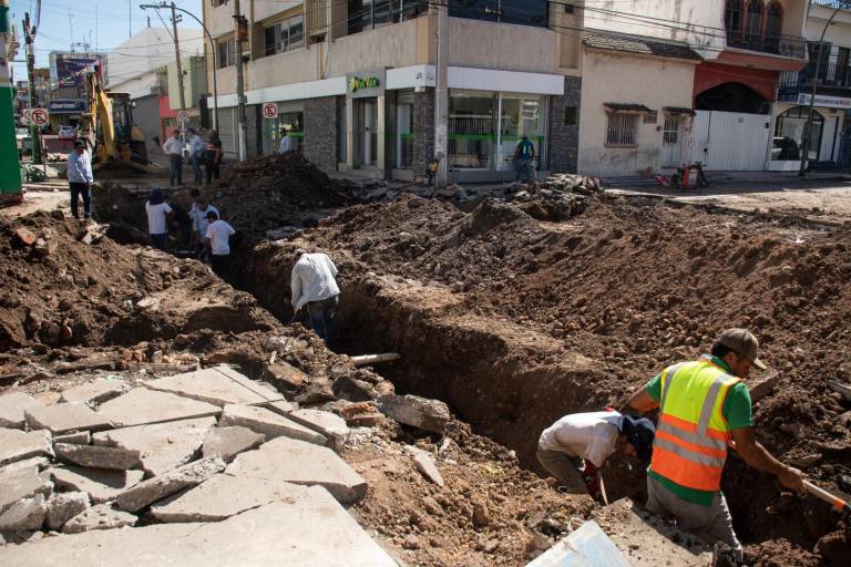 Trabajan en alcantarillado del Centro de Culiacán; toma previsiones