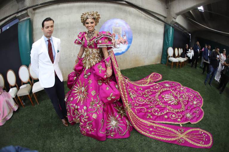 #Galería | Así luce Carolina III para su coronación como Reina del Carnaval de Mazatlán 2024