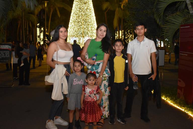 La esperanza se llena de luz con ‘Navidad en el Botánico’