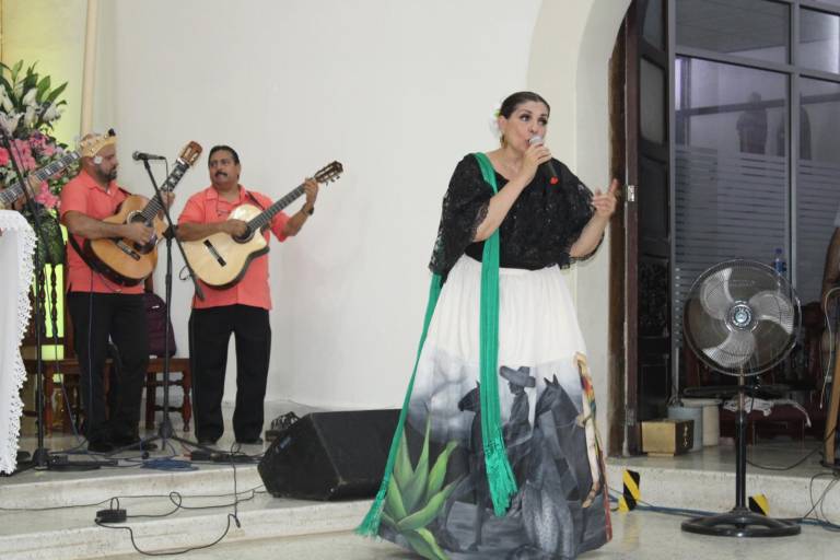 María Elena Leal manifiesta disposición de aportar prendas de Lola Beltrán a museo