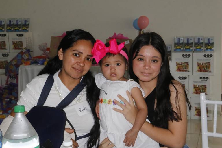 Con rifas, música y regalos Ganac celebra a los niños en su día