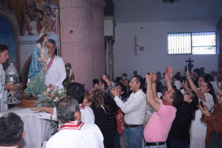 Reciben con devoción a la Virgen de Nazaret en la parroquia San Juan Apóstol y Evangelista