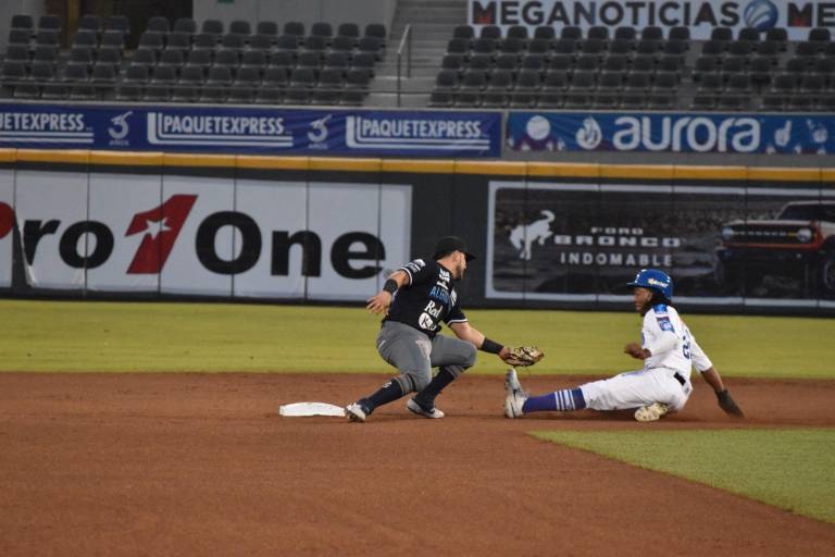 Yaquis le saca la escoba a Algodoneros de Guasave en Obregón