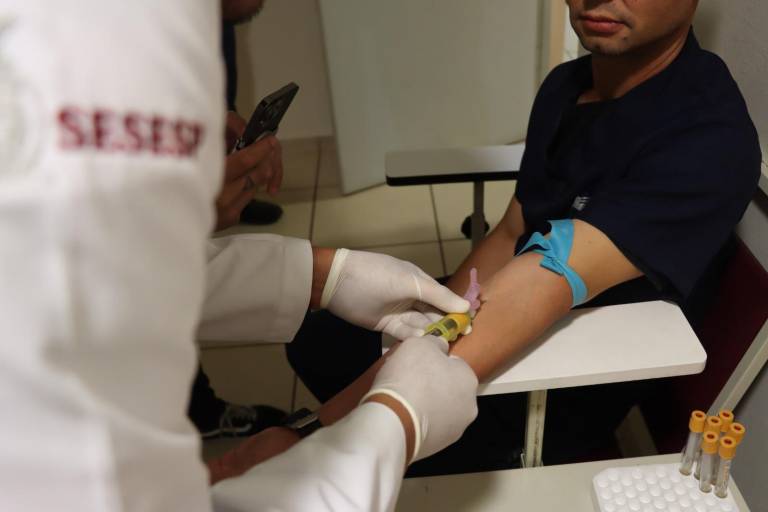 Realizan antidoping a policías de Sinaloa para renovar licencia de portación de armas
