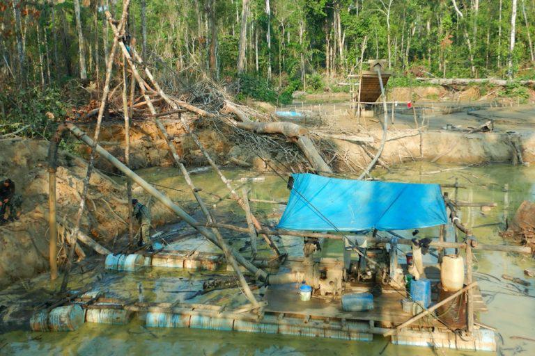 $!Los indígenas amahuacas que viven en las comunidades colindantes a estos nuevos focos de minería en Perú llamaban a este sector de creciente deforestación ‘La nueva Pampa’.