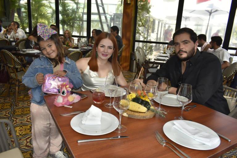 El maestro taquero Héctor Beltrán recibe homenaje de Cayenna