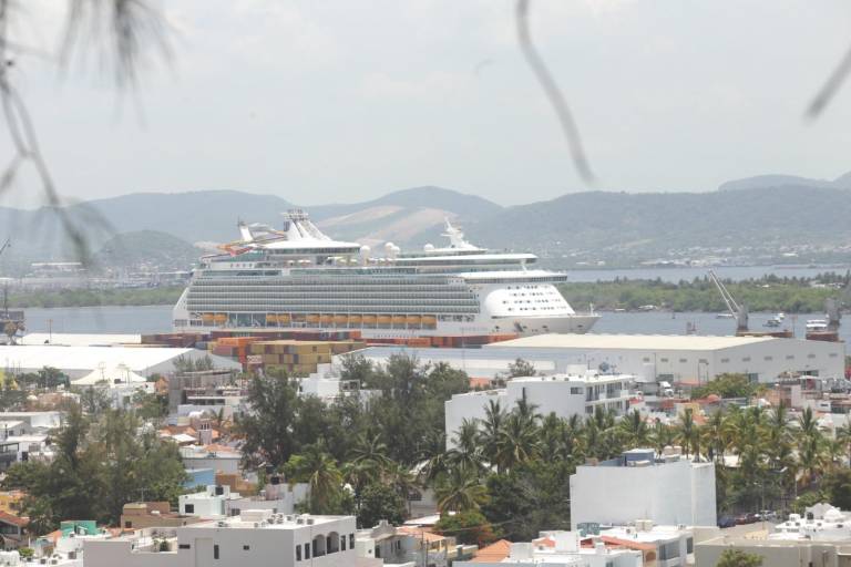 Arriba a Mazatlán el crucero Navigator of the Seas