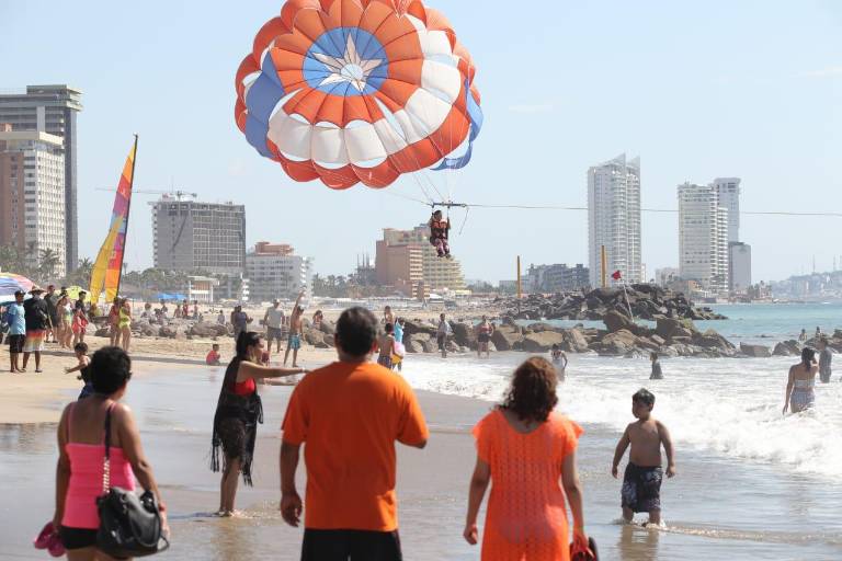 Reportan ‘casa llena’ de turistas en Mazatlán