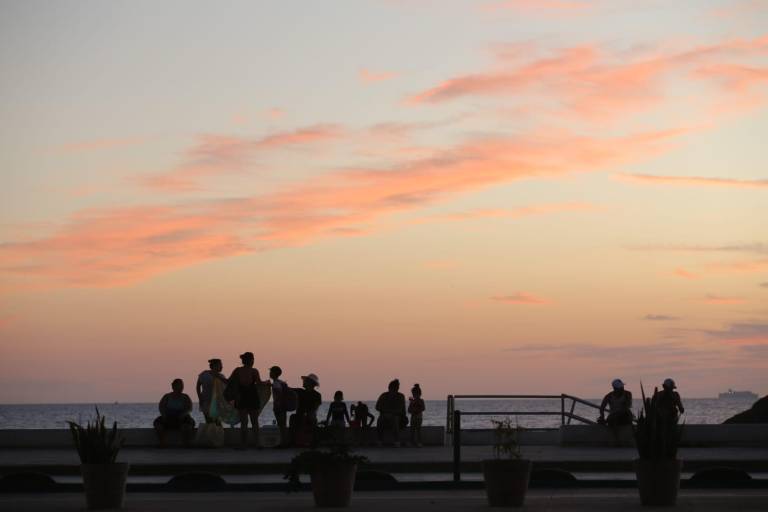 De ‘El Químico’ y sus procesos, del Ejército en Sinaloa, del Carnaval, de las noticias para esta mañana
