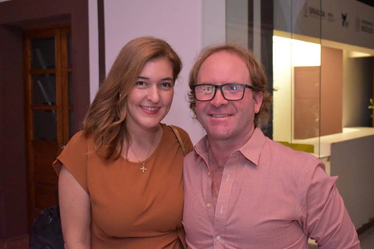 Acompañan a Cecilia Pablos en la presentación de su libro ‘Galbare’