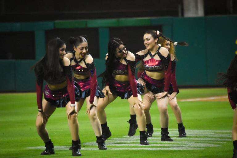 Disfruta la afición guinda de la Serie Catrinas en la casa de Tomateros