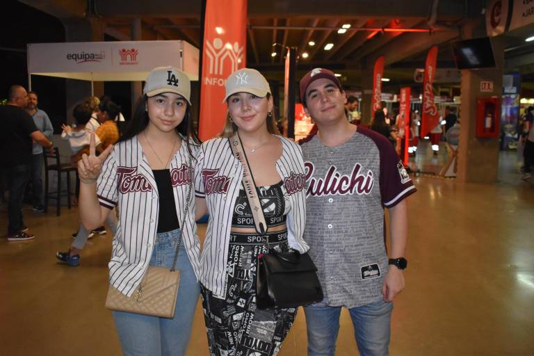 Festejan sinaloenses el inicio de la Temporada de Beisbol 2023-2024