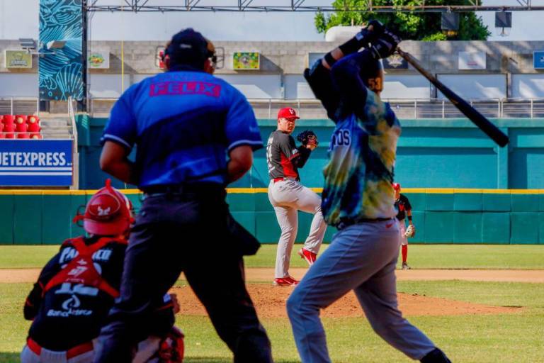 Esto apenas comienza, dice el lanzador mazatleco Guillermo Arvizu tras firmar con los Dodgers