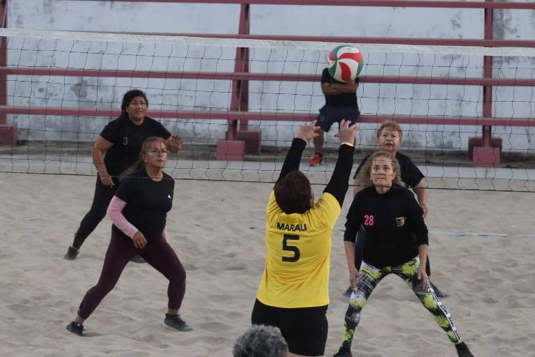 Se estrena el cachibol en la Sahop