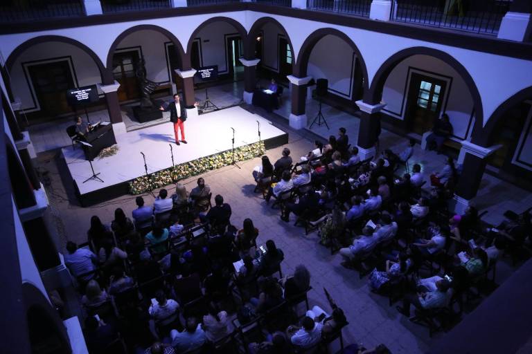 Comparten con sus voces un universo musical