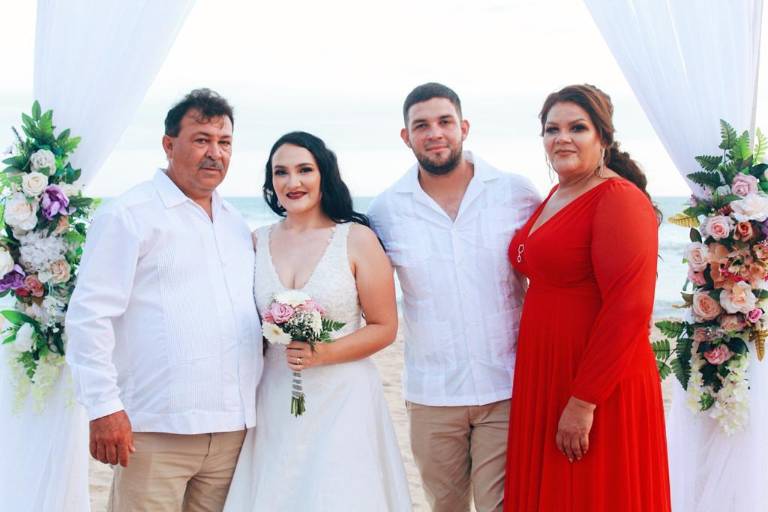 Sonia Tirado y Hugo Rosales celebran su boda civil