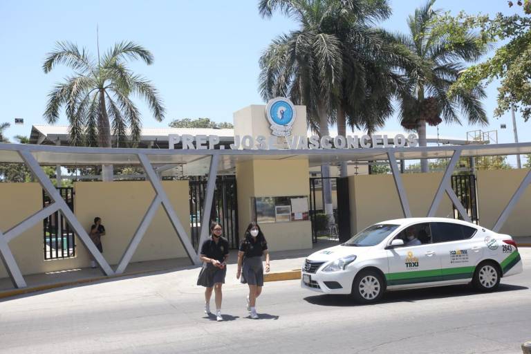 En Mazatlán, la Prepa Vasconcelos ordena clases mixtas por casos de Covid y el Cbtis 51 regresa a las virtuales