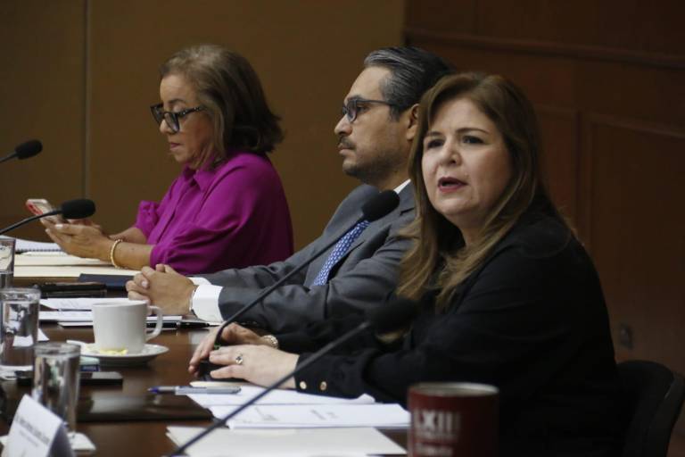 Presenta Emma Félix informe ante el Congreso; PAS la acusa de cómplice del Ejecutivo