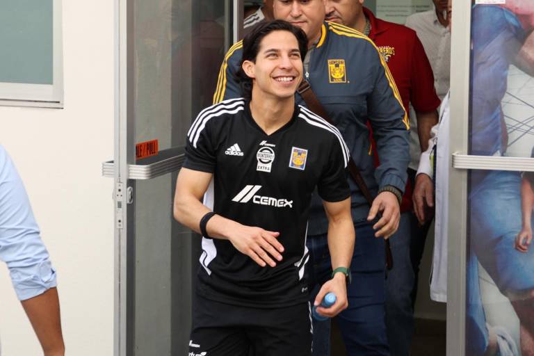 Tigres hace oficial el fichaje de Diego Lainez