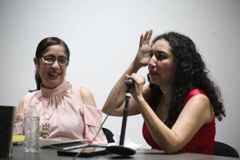 Saca Elena Méndez su voz poética con ‘Clandestina’