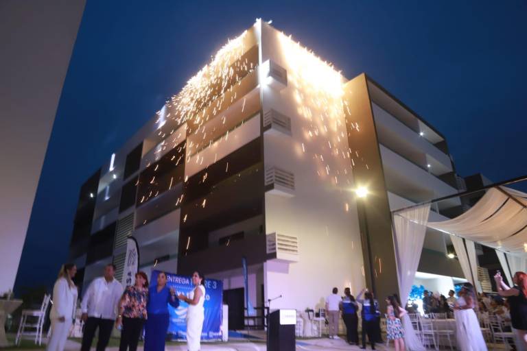 Entrega Hersa Corporativo tres de las ocho torres de Marina Cerritos Condominios