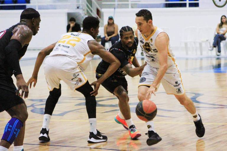 Piratas Basketball se despide de temporada en casa