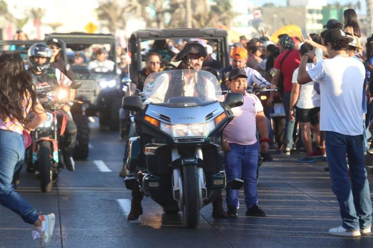 Disfrutan ‘bikers’ del malecón porteño
