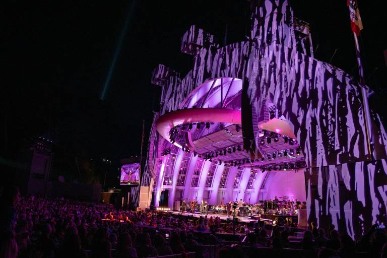 Reciben con ovación a Ricky Martin en conciertos junto a la Orquesta Filarmónica de Los Ángeles