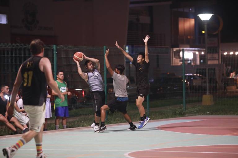 Los Incompletos salen respondones en Liga del Parque Lineal