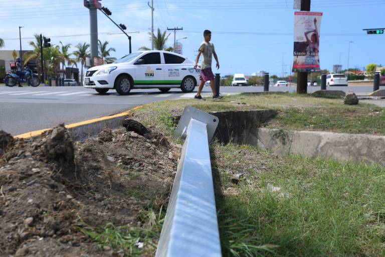 En un espacio de 17 cuadras, instalan 198 lámparas led en la Canseco, en Mazatlán
