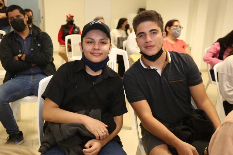 El libro ‘Poesía cruda’ es presentado por Marco Antonio Tirado