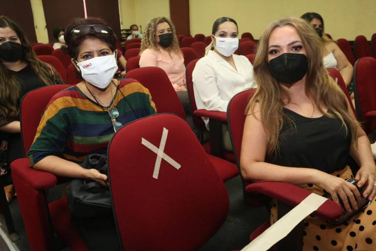 Celebran con reconocimientos el 37 aniversario de la UAdeO de Mazatlán