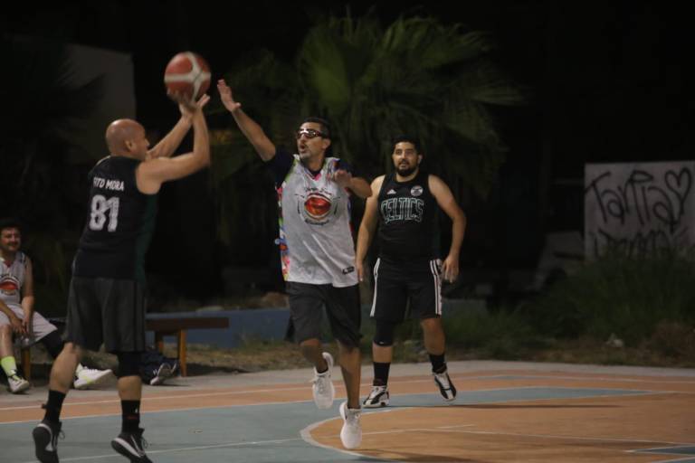 Pistones avanza sobre Audio Maz en Torneo Veteranos