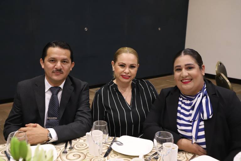 Celebran contadores mazatlecos su octavo aniversario