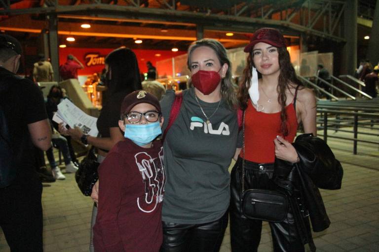 En la casa guinda se vive la pasión del beisbol en la Serie Final