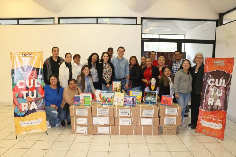 Entregan libros bibliotecas públicas de Culiacán