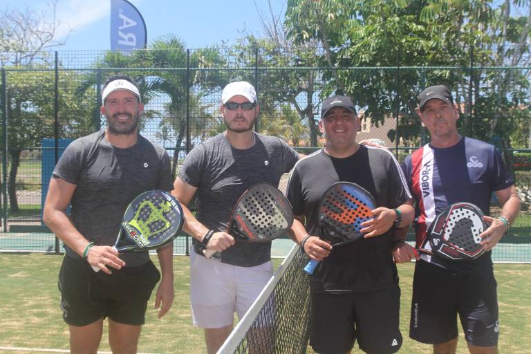 Conviven en el primer Torneo de Pádel en Estrella del Mar