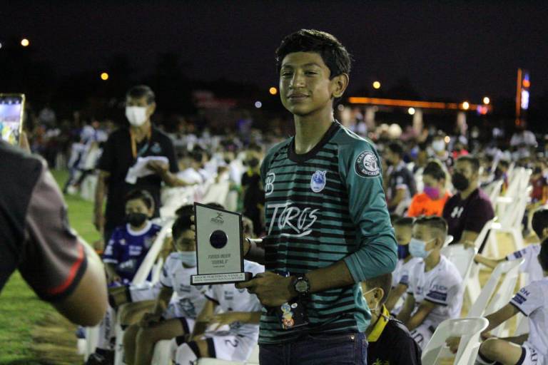 Liga Imdem de Futbol baja su telón con ceremonia de premiación