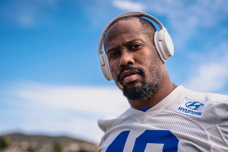 Von Miller, suspendido en NFL por intentar asfixiar a su novia embarazada