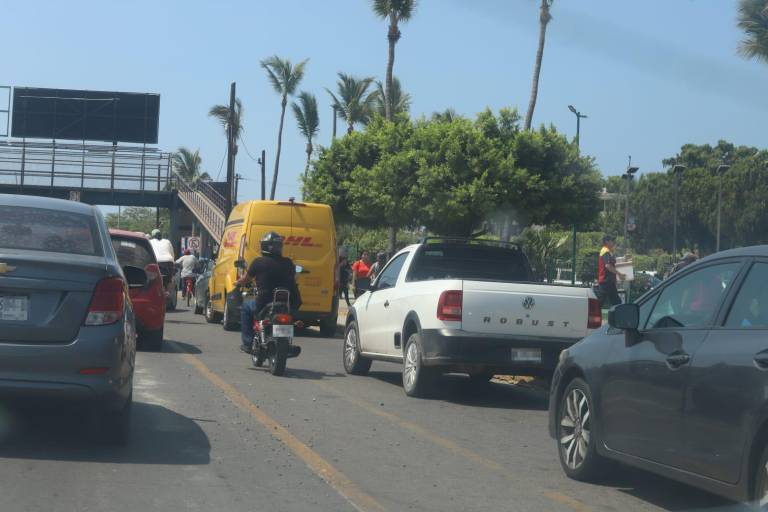 Transporte público aún comparte Carril Preferencial con autos particulares