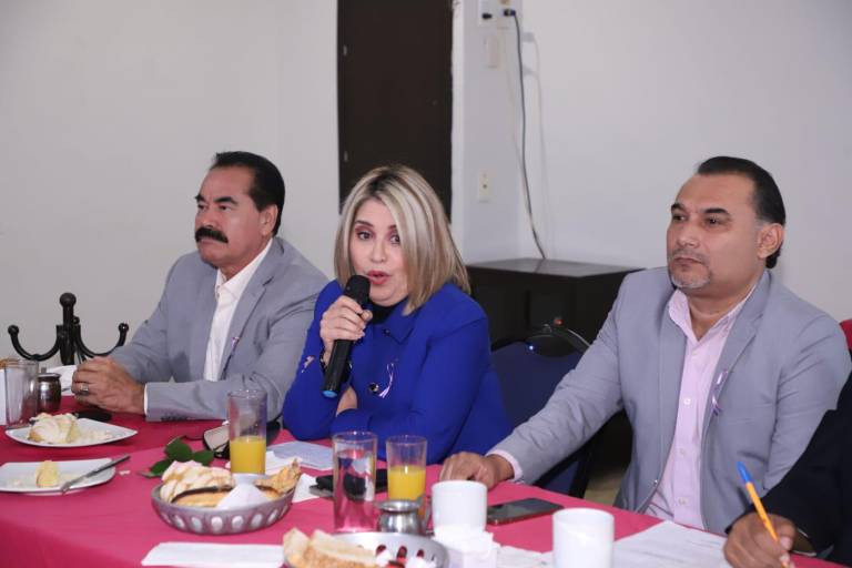 Ser funcionaria conlleva mucha responsabilidad: Rosario Torres