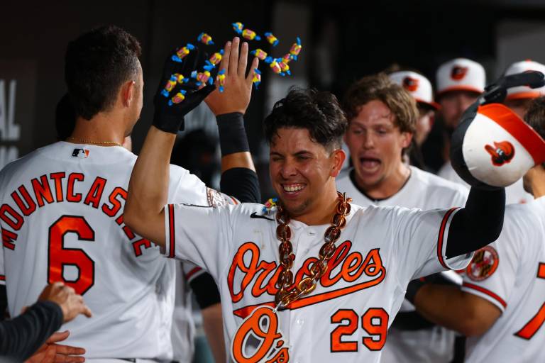 Ramón Urías suena jonrón y Orioles vuelve a rebasar los .500